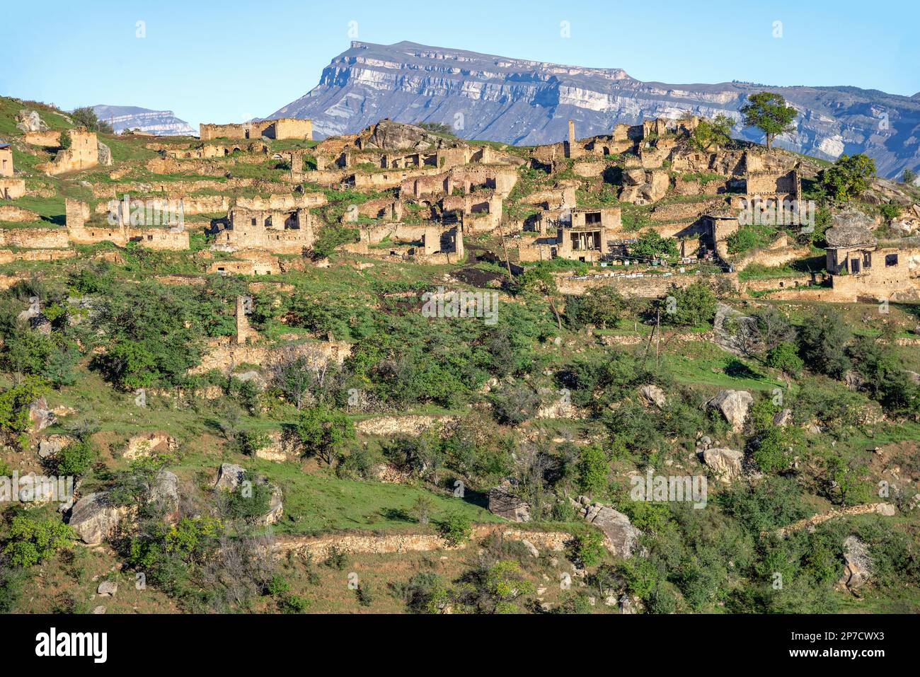 Un vecchio villaggio abbandonato sulle montagne del Dagestan. Russia Foto Stock
