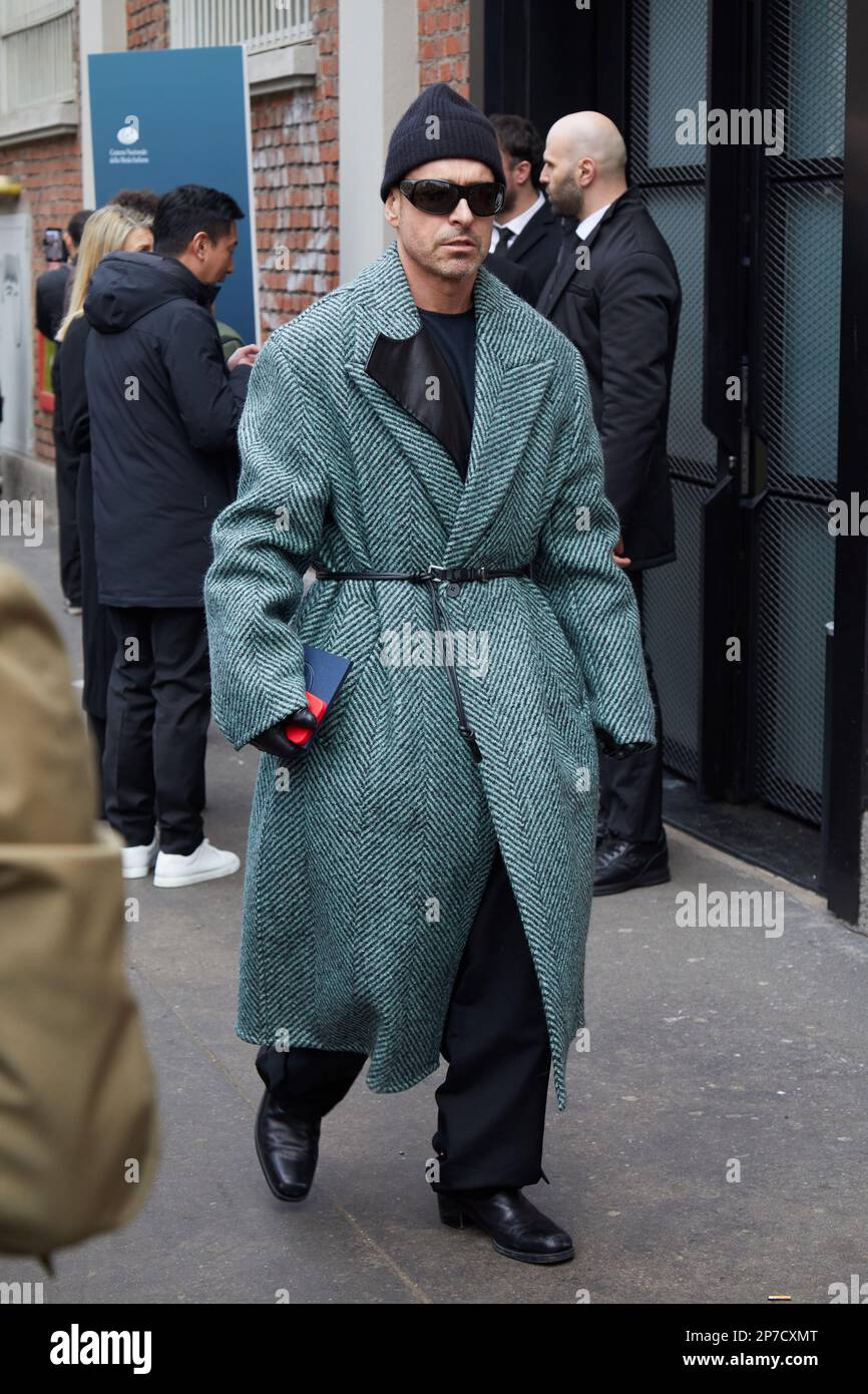 MILANO, ITALIA - 22 FEBBRAIO 2023: Alex Badia prima della sfilata Fendi, Milano Fashion Week Street Style Foto Stock