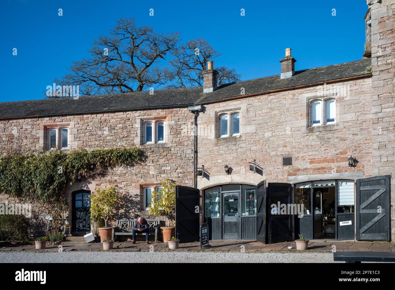 Artigianato antico e moderno a Brougham Hall, Penrith, Cumbria, UK Foto Stock