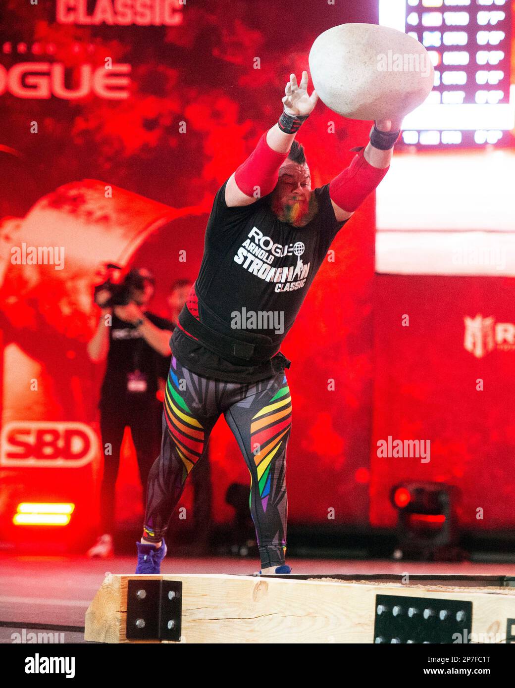 Columbus, Ohio, Stati Uniti. 4th Mar, 2023. Rob Kearney (USA) compete nell'Unspunnen Stone Throw all'Arnold Strongman Classic di Columbus, Ohio, USA. Credit: Brent Clark/Alamy Live News Foto Stock