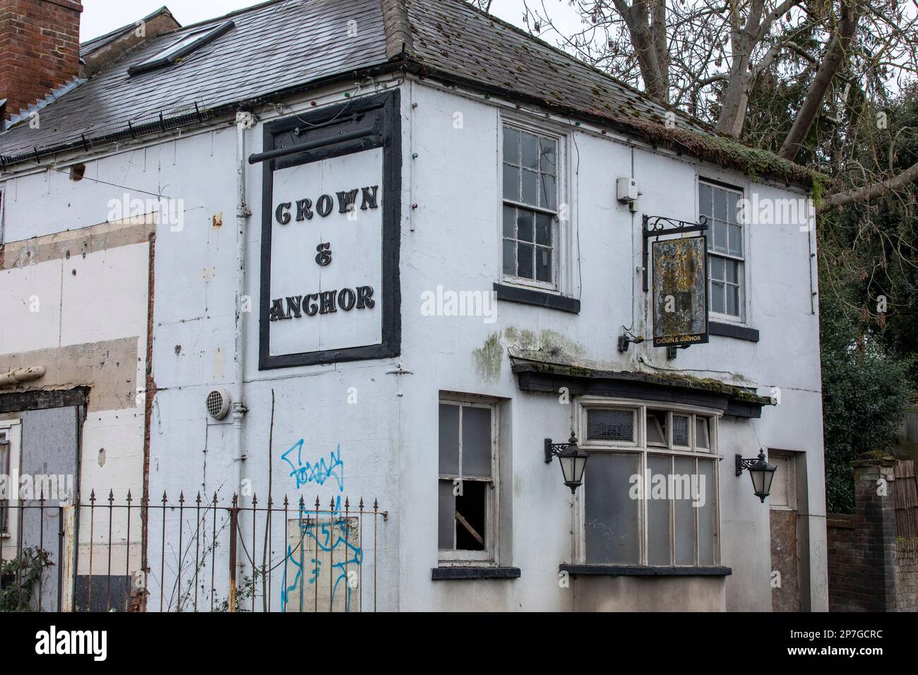 Un pub fatiscente ora chiuso su Hylton Road, Worcester, Regno Unito Foto Stock