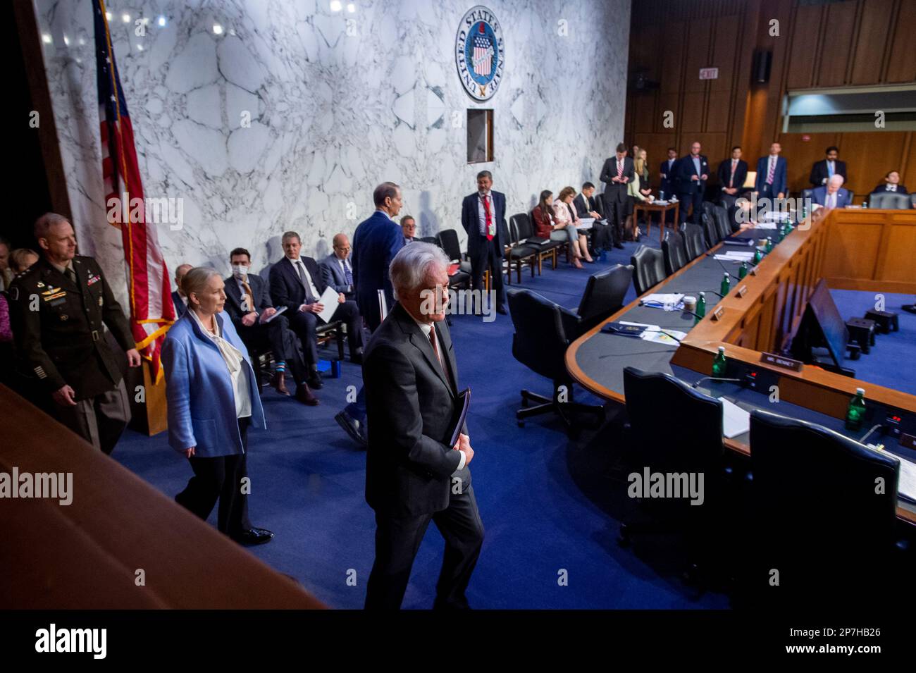 Washington, Stati Uniti d'America. 08th Mar, 2023. Il direttore, William J. Burns, Central Intelligence Agency, arriva per una Commissione del Senato sull'audizione di intelligence per esaminare le minacce a livello mondiale, nell'edificio dell'ufficio del Senato Hart a Washington, DC, mercoledì 8 marzo 2023. Credit: Rod Lammey/CNP/Sipa USA Credit: Sipa USA/Alamy Live News Foto Stock