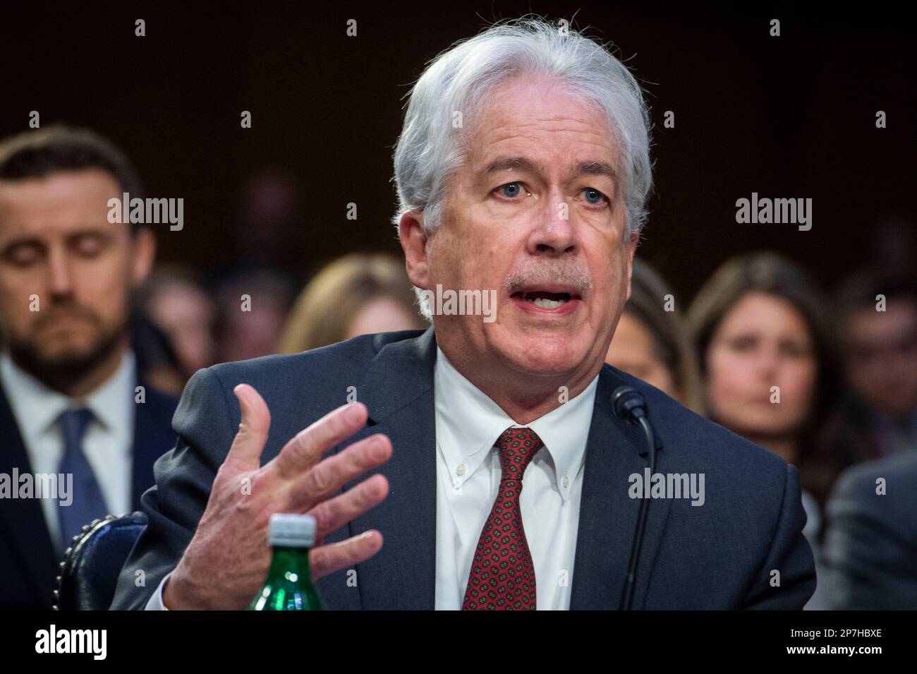 Washington, Stati Uniti d'America. 08th Mar, 2023. Il direttore, William J. Burns, Central Intelligence Agency, appare davanti ad una Commissione del Senato sull'audizione di intelligence per esaminare le minacce mondiali, nell'edificio dell'ufficio del Senato di Hart a Washington, DC, mercoledì 8 marzo 2023. Credit: Rod Lammey/CNP/Sipa USA Credit: Sipa USA/Alamy Live News Foto Stock