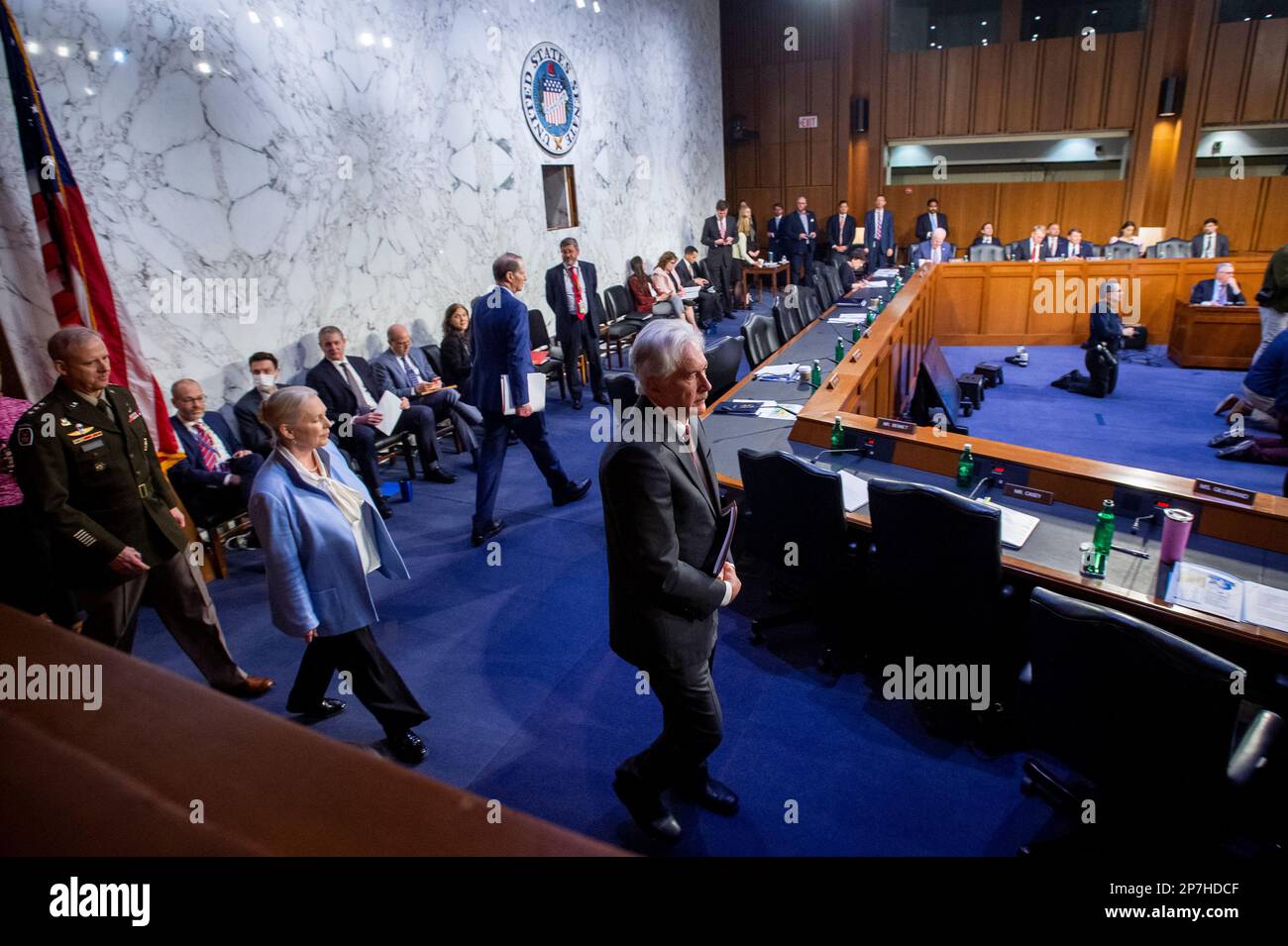 Washington, Stati Uniti d'America. 08th Mar, 2023. Il direttore, William J. Burns, Central Intelligence Agency, arriva per una Commissione del Senato sull'audizione di intelligence per esaminare le minacce a livello mondiale, nell'edificio dell'ufficio del Senato Hart a Washington, DC, mercoledì 8 marzo 2023. Credit: Rod Lammey/CNP/Sipa USA Credit: Sipa USA/Alamy Live News Foto Stock