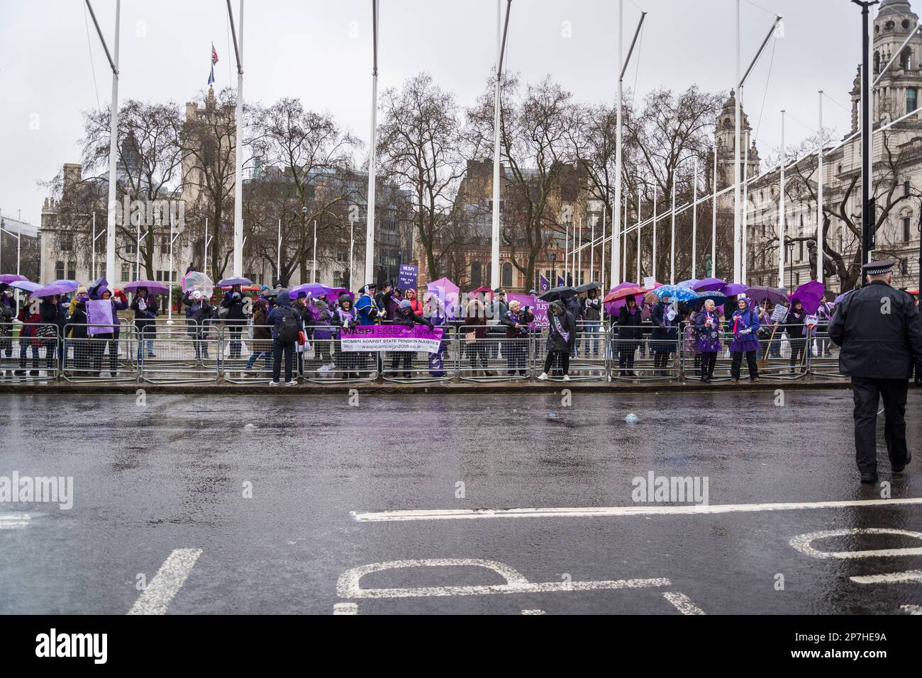 Waspi donne, che sono nati negli anni '1950s e improvvisamente trovato che avrebbero dovuto attendere fino a cinque anni per la loro pensione statale quando le regole sono state modificate Foto Stock