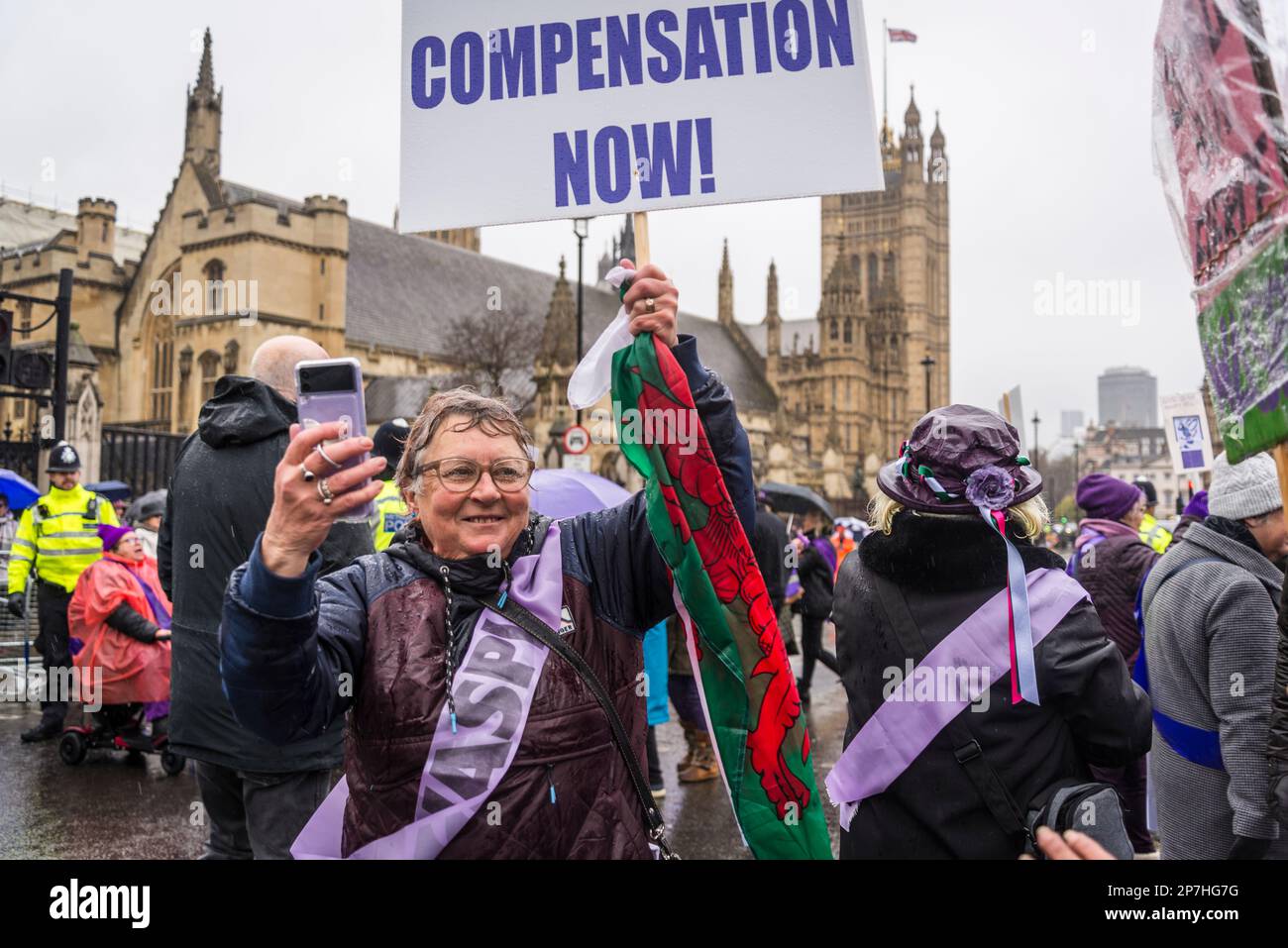 Waspi donne, che sono nati negli anni '1950s e improvvisamente trovato che avrebbero dovuto attendere fino a cinque anni per la loro pensione statale quando le regole sono state modificate Foto Stock