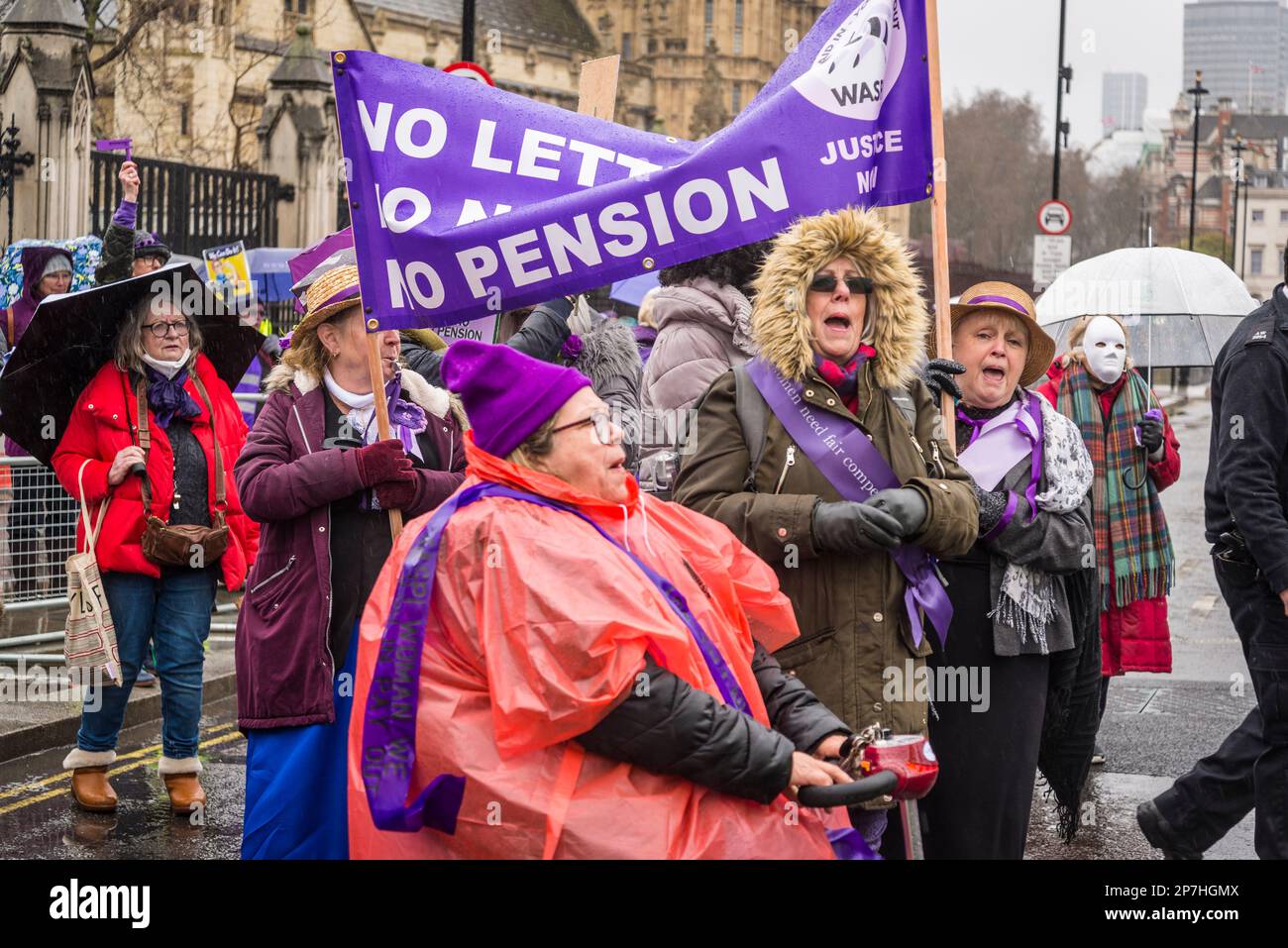 Waspi donne, che sono nati negli anni '1950s e improvvisamente trovato che avrebbero dovuto attendere fino a cinque anni per la loro pensione statale quando le regole sono state modificate Foto Stock