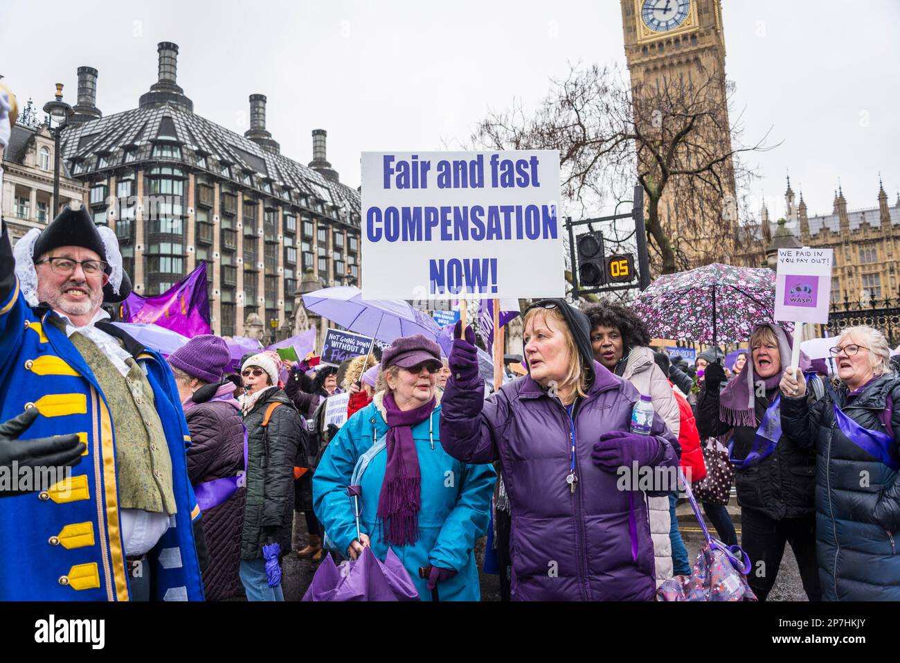 Waspi donne, che sono nati negli anni '1950s e improvvisamente trovato che avrebbero dovuto attendere fino a cinque anni per la loro pensione statale quando le regole sono state modificate Foto Stock