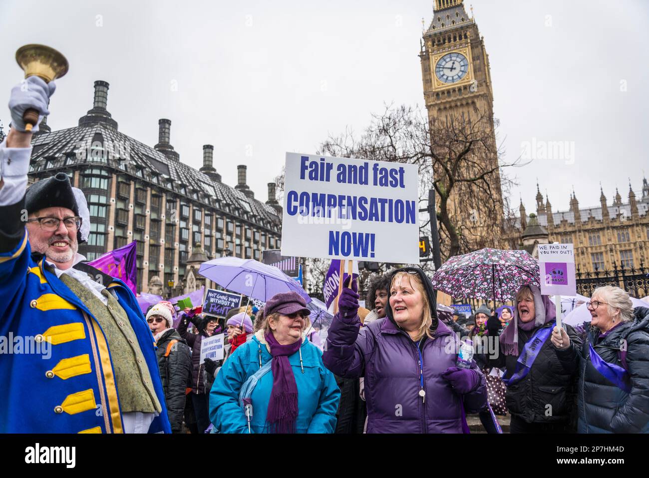 Waspi donne, che sono nati negli anni '1950s e improvvisamente trovato che avrebbero dovuto attendere fino a cinque anni per la loro pensione statale quando le regole sono state modificate Foto Stock