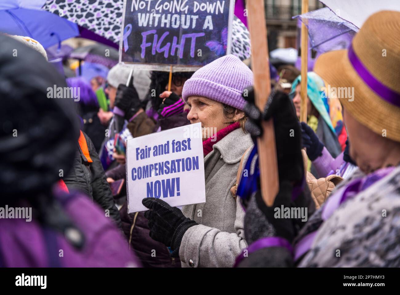 Waspi donne, che sono nati negli anni '1950s e improvvisamente trovato che avrebbero dovuto attendere fino a cinque anni per la loro pensione statale quando le regole sono state modificate Foto Stock