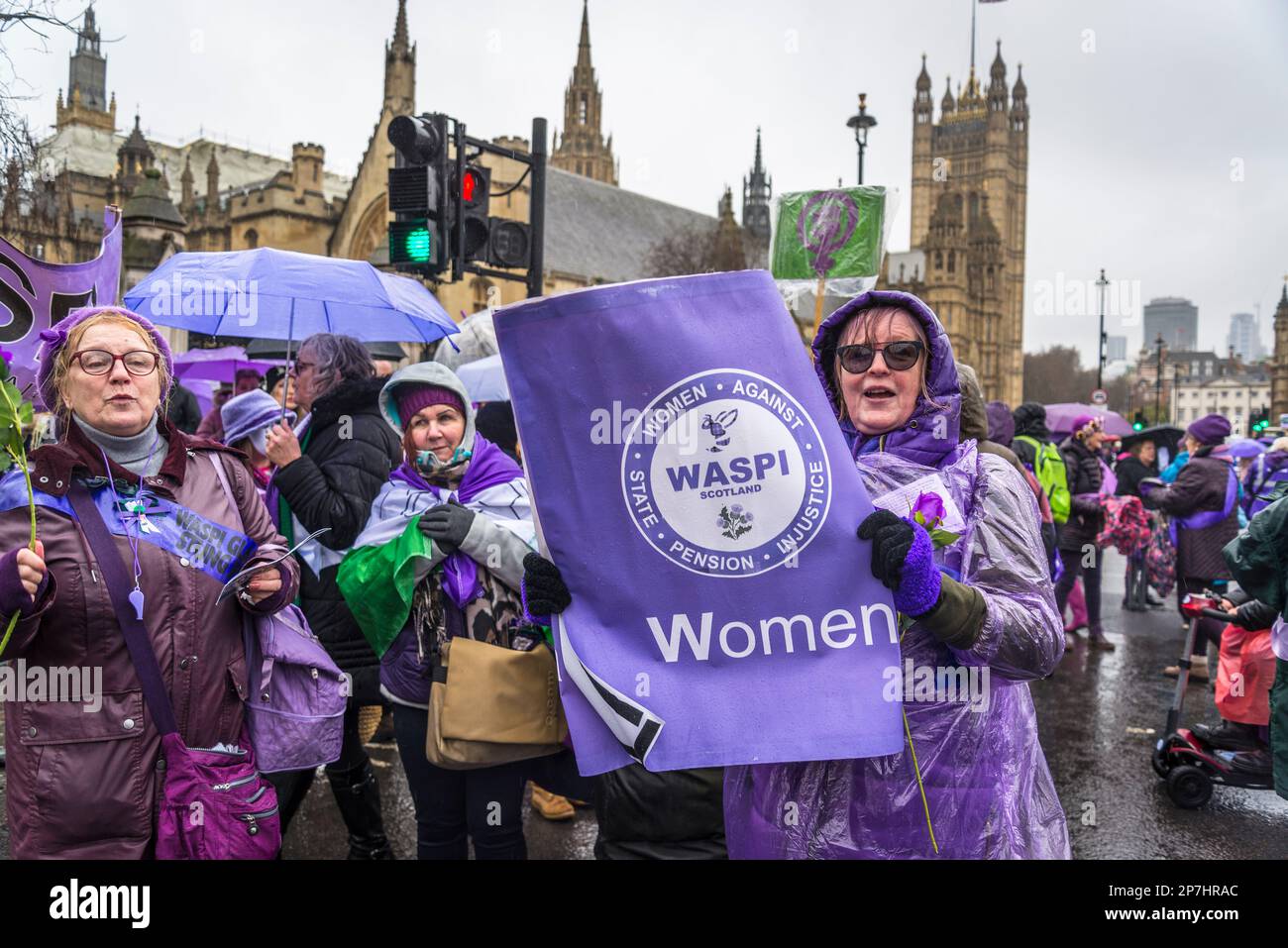 Waspi donne, che sono nati negli anni '1950s e improvvisamente trovato che avrebbero dovuto attendere fino a cinque anni per la loro pensione statale quando le regole sono state modificate Foto Stock