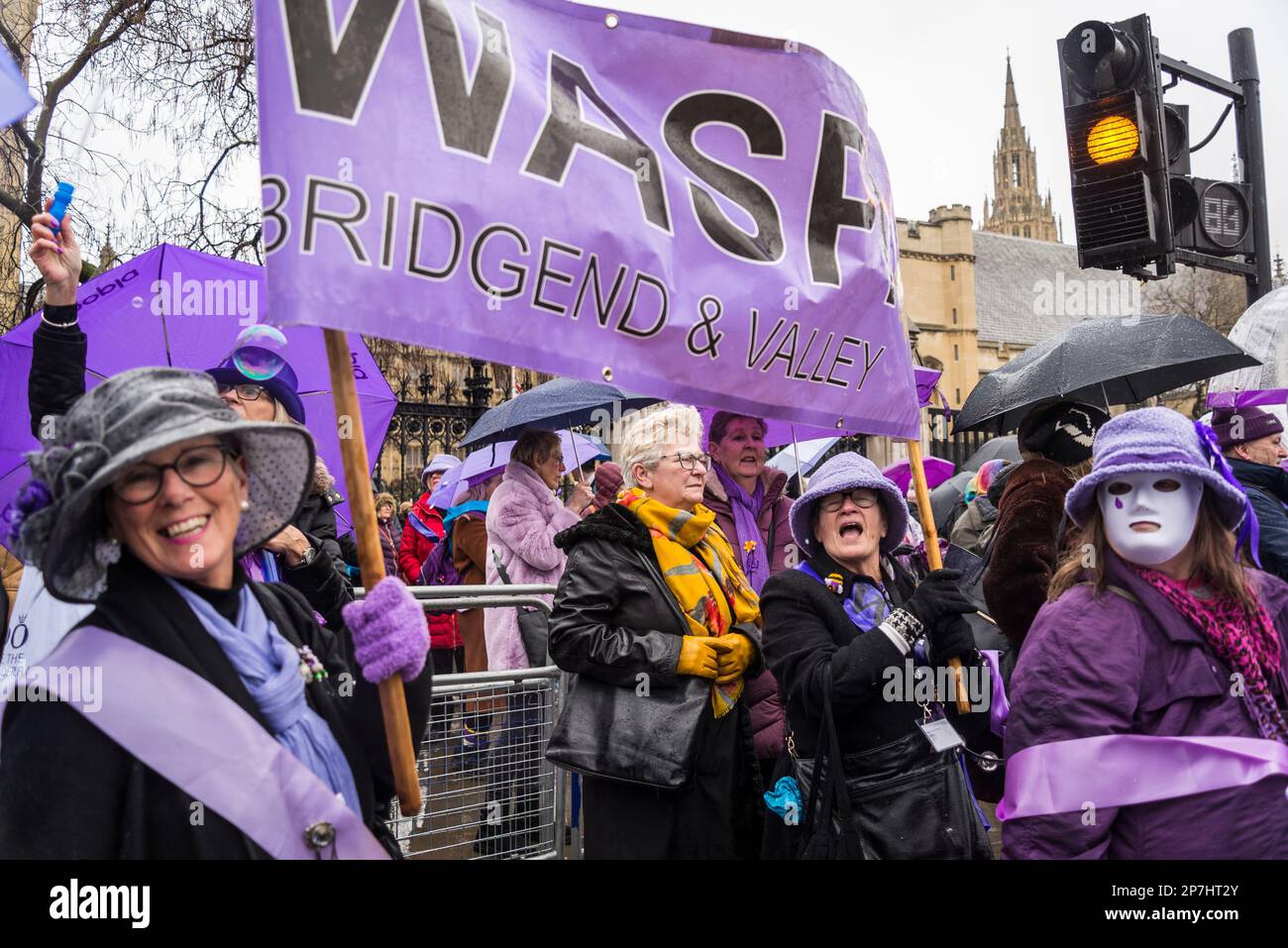 Waspi donne, che sono nati negli anni '1950s e improvvisamente trovato che avrebbero dovuto attendere fino a cinque anni per la loro pensione statale quando le regole sono state modificate Foto Stock