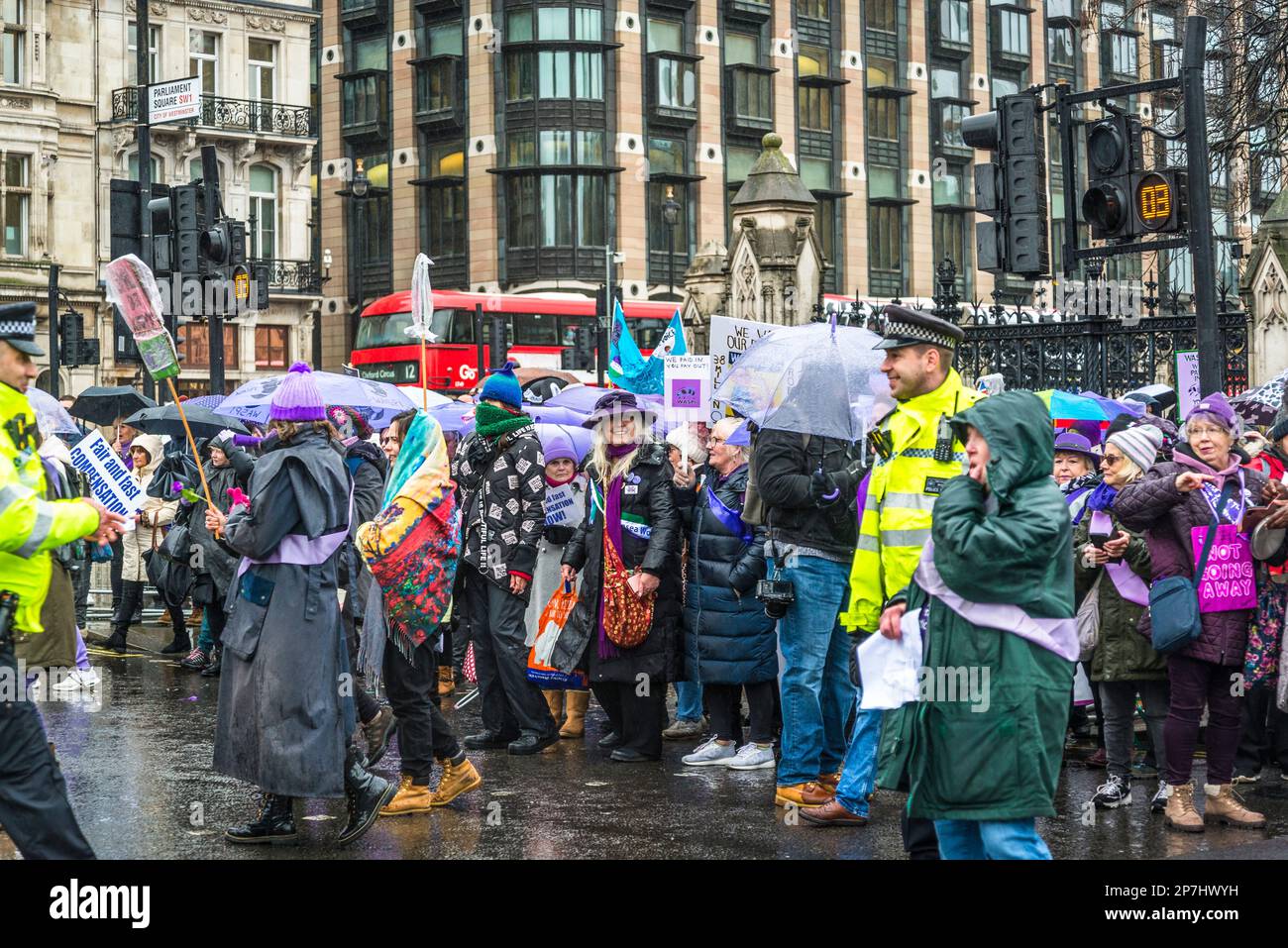 Waspi donne, che sono nati negli anni '1950s e improvvisamente trovato che avrebbero dovuto attendere fino a cinque anni per la loro pensione statale quando le regole sono state modificate Foto Stock