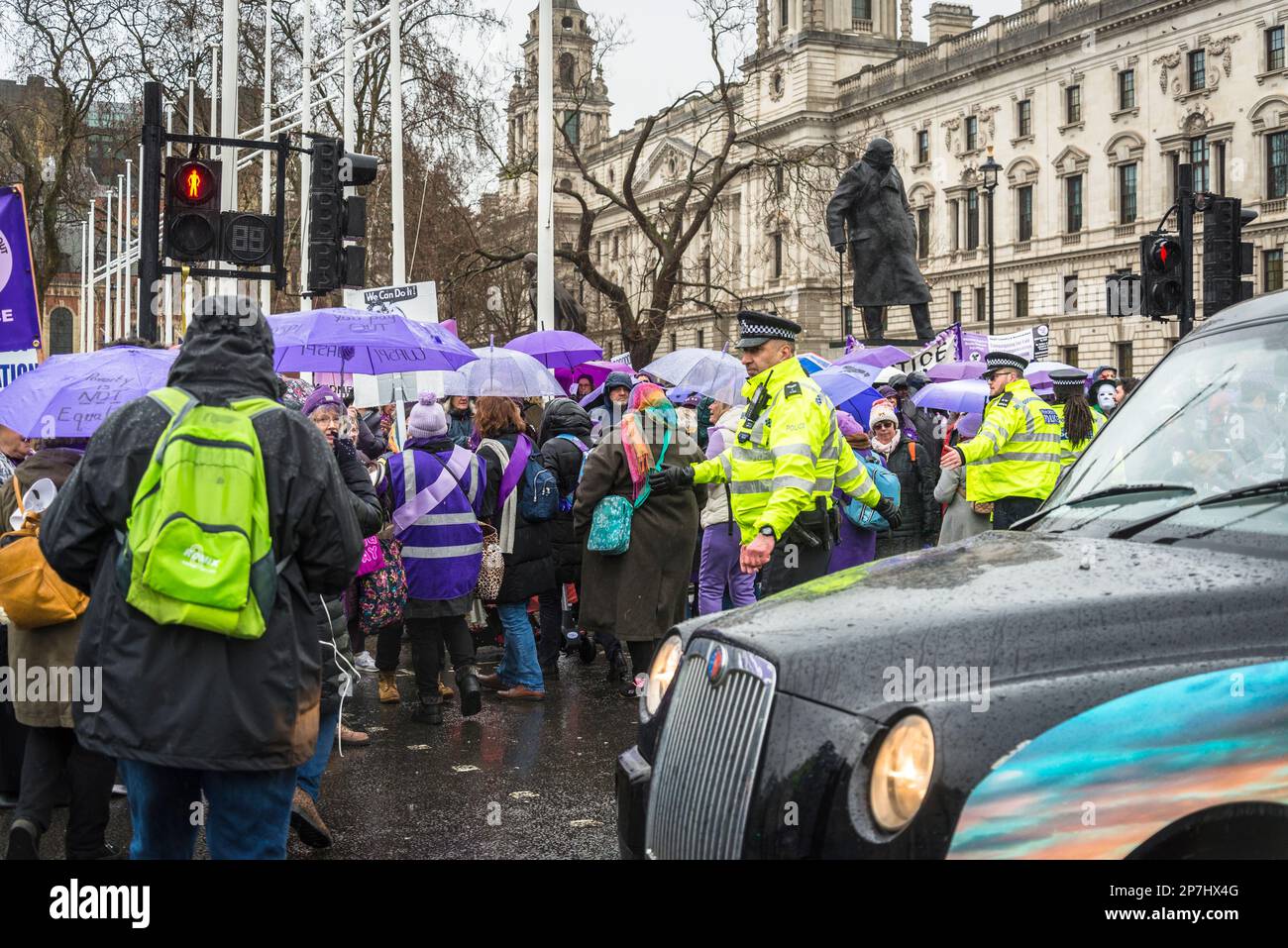 Waspi donne, che sono nati negli anni '1950s e improvvisamente trovato che avrebbero dovuto attendere fino a cinque anni per la loro pensione statale quando le regole sono state modificate Foto Stock