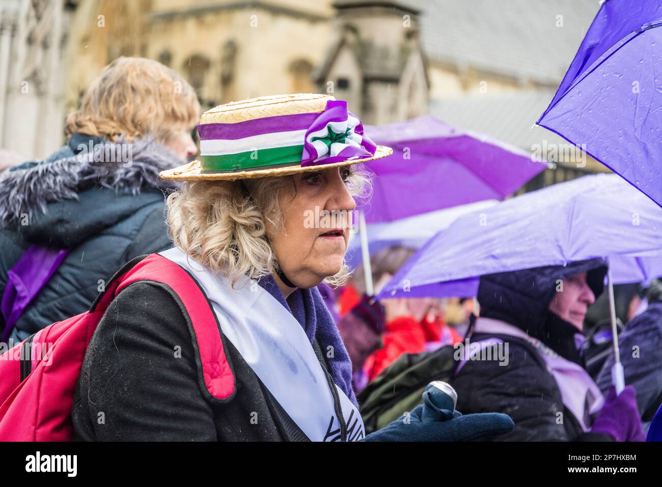 Waspi donne, che sono nati negli anni '1950s e improvvisamente trovato che avrebbero dovuto attendere fino a cinque anni per la loro pensione statale quando le regole sono state modificate Foto Stock