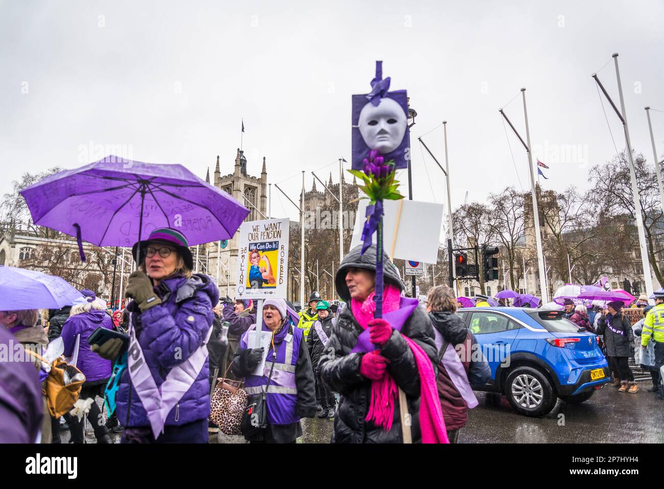 Waspi donne, che sono nati negli anni '1950s e improvvisamente trovato che avrebbero dovuto attendere fino a cinque anni per la loro pensione statale quando le regole sono state modificate Foto Stock