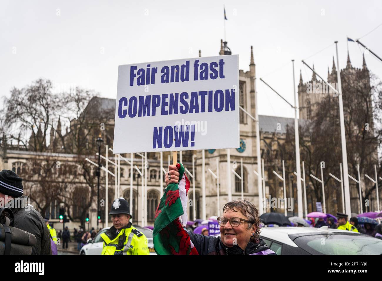 Waspi donne, che sono nati negli anni '1950s e improvvisamente trovato che avrebbero dovuto attendere fino a cinque anni per la loro pensione statale quando le regole sono state modificate Foto Stock