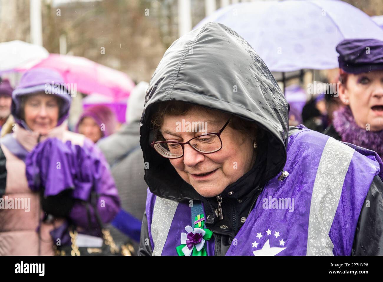 Waspi donne, che sono nati negli anni '1950s e improvvisamente trovato che avrebbero dovuto attendere fino a cinque anni per la loro pensione statale quando le regole sono state modificate Foto Stock