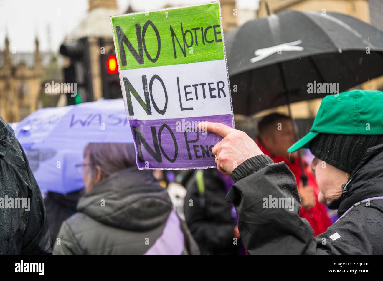 Waspi donne, che sono nati negli anni '1950s e improvvisamente trovato che avrebbero dovuto attendere fino a cinque anni per la loro pensione statale quando le regole sono state modificate Foto Stock