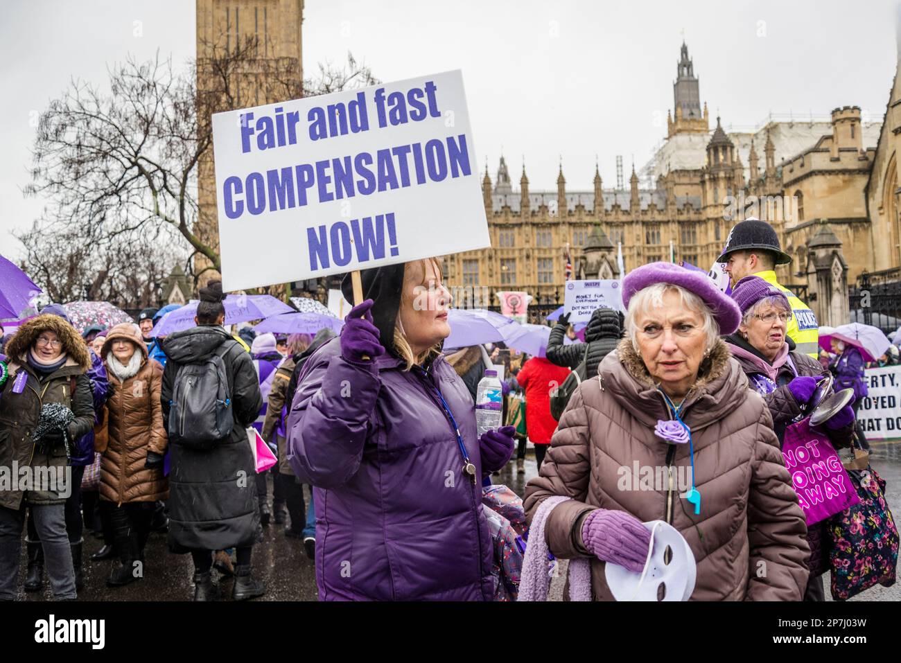 Waspi donne, che sono nati negli anni '1950s e improvvisamente trovato che avrebbero dovuto attendere fino a cinque anni per la loro pensione statale quando le regole sono state modificate Foto Stock