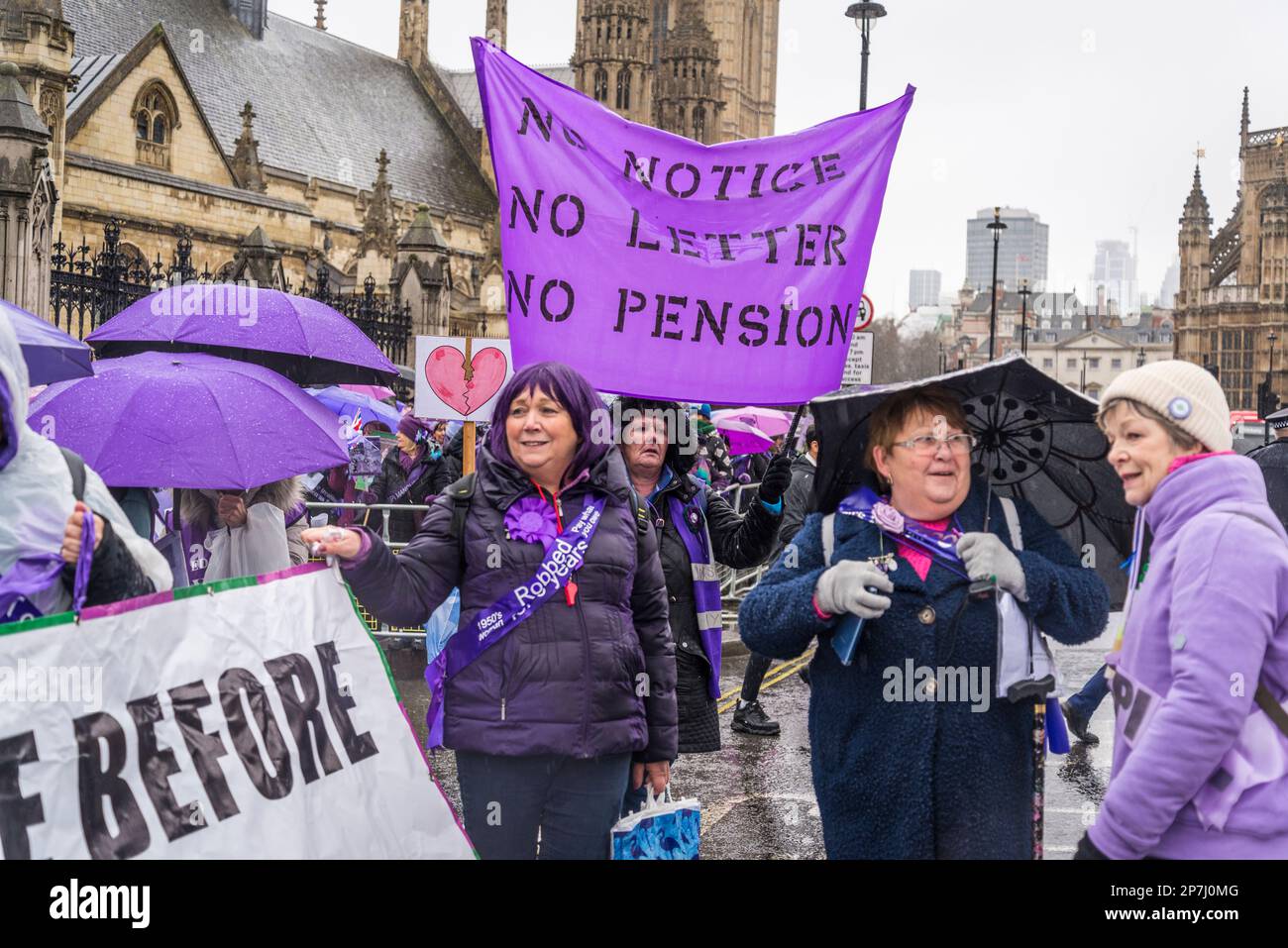 Waspi donne, che sono nati negli anni '1950s e improvvisamente trovato che avrebbero dovuto attendere fino a cinque anni per la loro pensione statale quando le regole sono state modificate Foto Stock