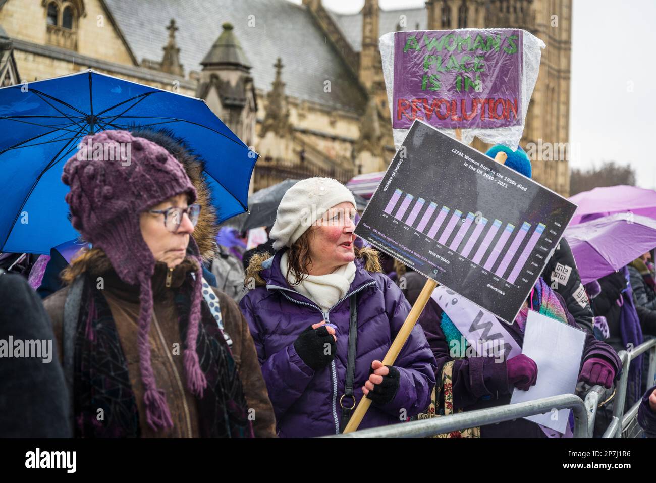 Waspi donne, che sono nati negli anni '1950s e improvvisamente trovato che avrebbero dovuto attendere fino a cinque anni per la loro pensione statale quando le regole sono state modificate Foto Stock