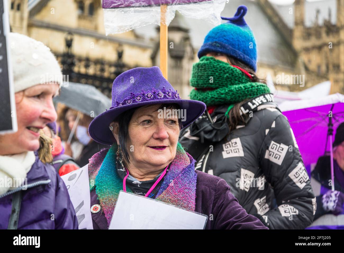 Waspi donne, che sono nati negli anni '1950s e improvvisamente trovato che avrebbero dovuto attendere fino a cinque anni per la loro pensione statale quando le regole sono state modificate Foto Stock