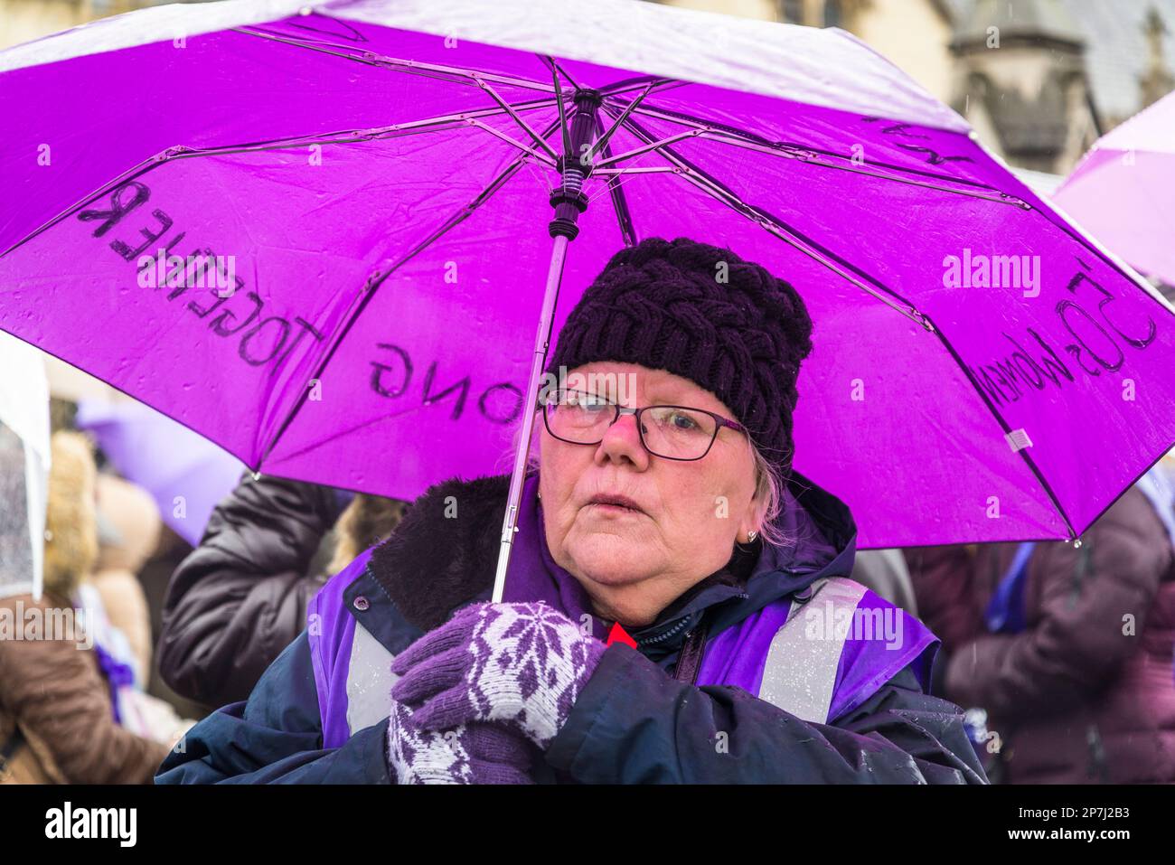 Waspi donne, che sono nati negli anni '1950s e improvvisamente trovato che avrebbero dovuto attendere fino a cinque anni per la loro pensione statale quando le regole sono state modificate Foto Stock