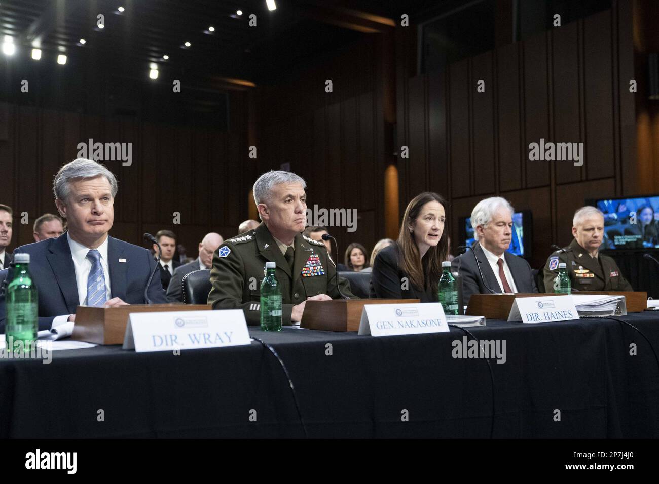 (L-R) Direttore dell'Ufficio federale delle indagini Christopher Wray, Direttore generale dell'Agenzia per la sicurezza nazionale Paul Nakasone, Direttore dell'intelligence nazionale Avril Haines, Il direttore dell'agenzia di intelligence centrale William Burns e il direttore generale dell'agenzia di intelligence della difesa Scott Berrier osservano durante un'audizione del Senato sulle minacce mondiali negli Stati Uniti Campidoglio a Washington, DC Mercoledì, 8 marzo 2023. I leader dell'agenzia hanno parlato di una serie di questioni, tra cui Tiktok e la Cina. Foto di Bonnie Cash/UPI Foto Stock