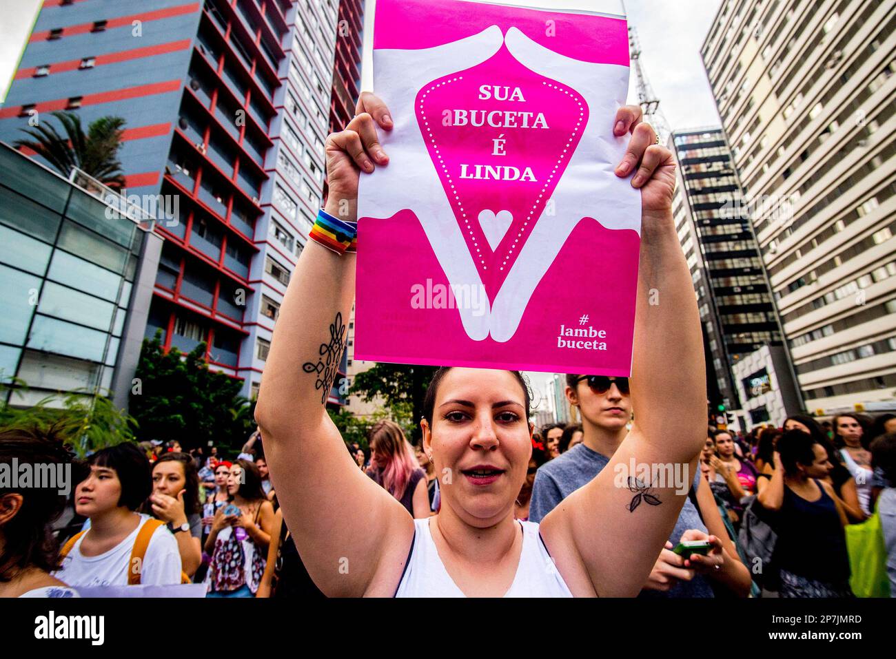 São Paulo SP Brasile Marzo 08 2023 le donne marcia sui diritti sulla Giornata Internazionale della Donna. Credit: CRIS FAGA/Alamy Live News Foto Stock