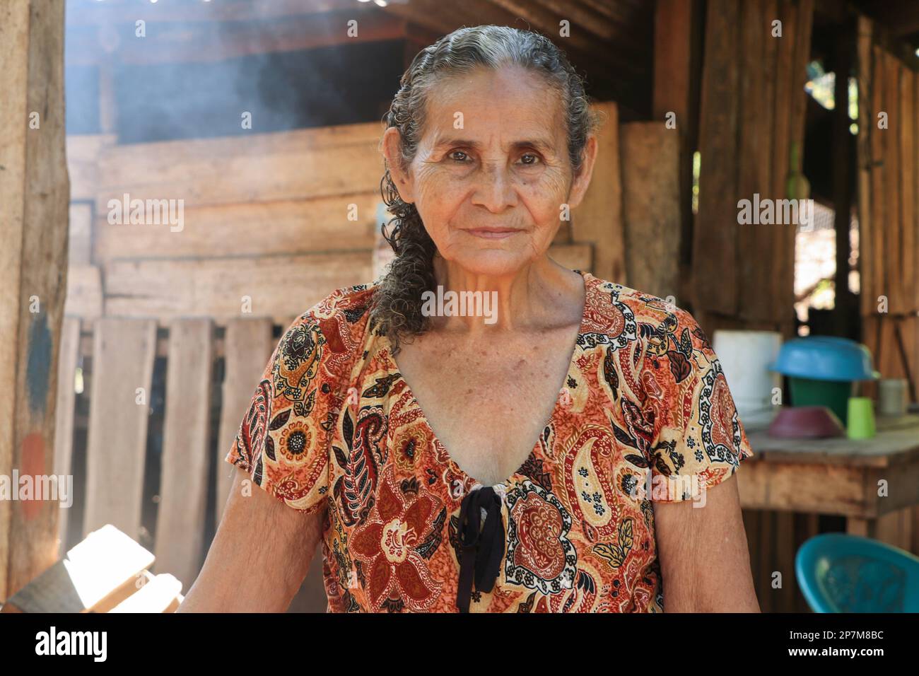 Ritratto di donna matura che guarda la macchina fotografica, Nicaragua Foto Stock