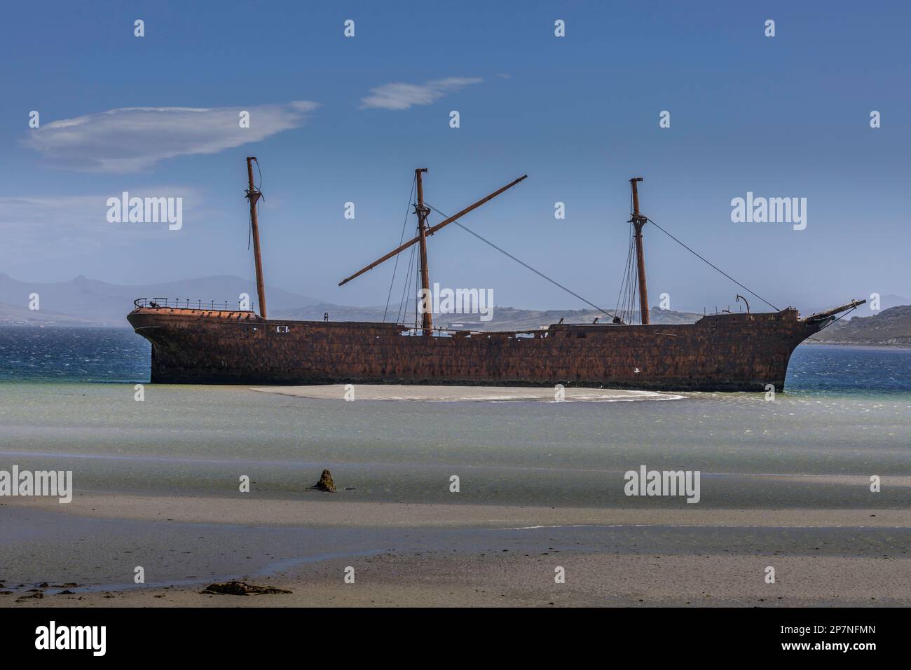 Il relitto della nave Lady Elizabeth all'estremità orientale del porto di Stanley nelle Isole Falkland. Conosciuto localmente come Lady Liz. Costruito nel 1879. Foto Stock