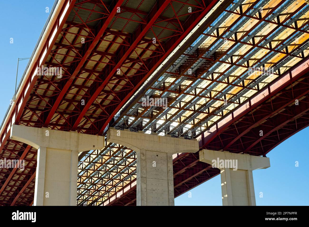 Un nuovo ponte temporaneo è stato installato sul ponte Interstate 480 a sud di Cleveland, Ohio, in preparazione alla ricostruzione delle tratte esistenti Foto Stock