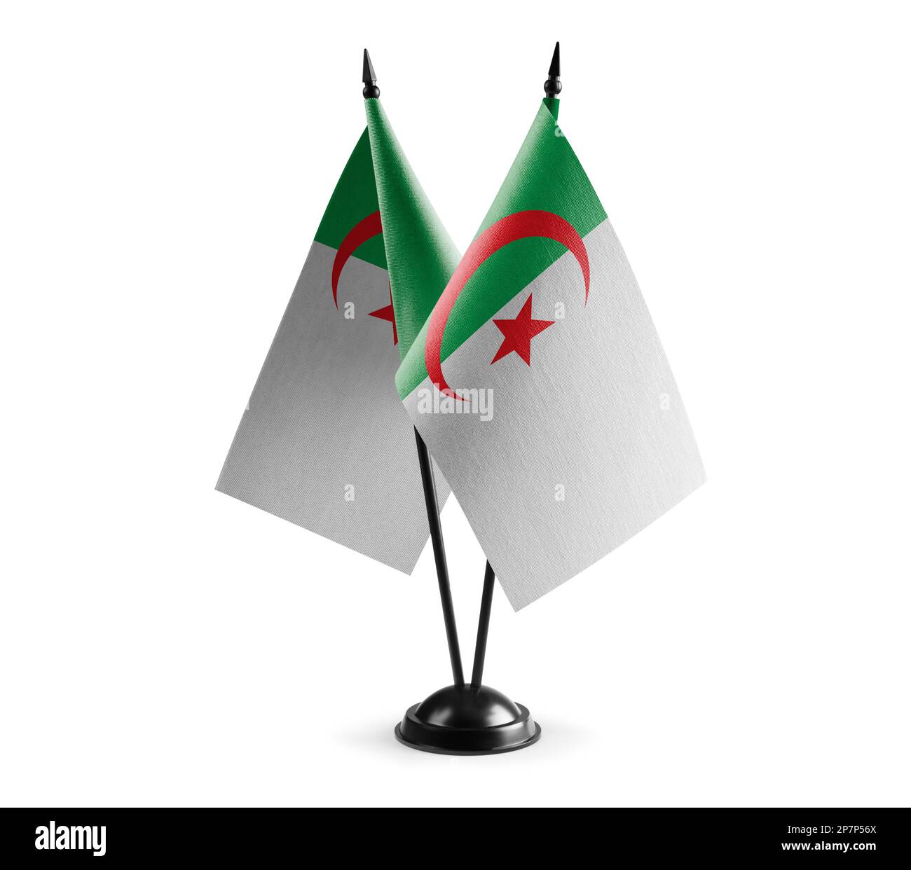 Piccole bandiere nazionali dell'Algeria su sfondo bianco Foto Stock