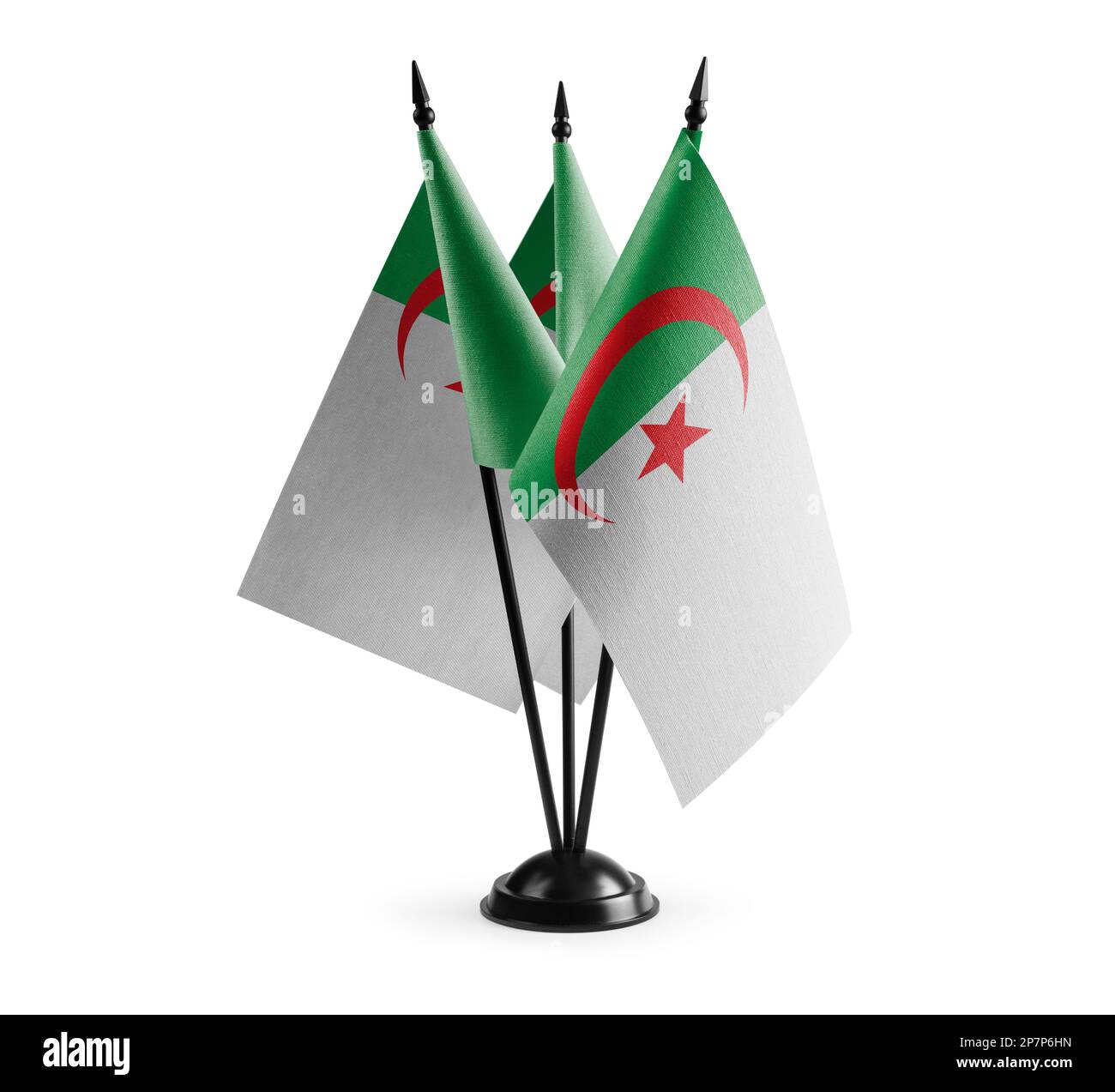 Piccole bandiere nazionali dell'Algeria su sfondo bianco Foto Stock