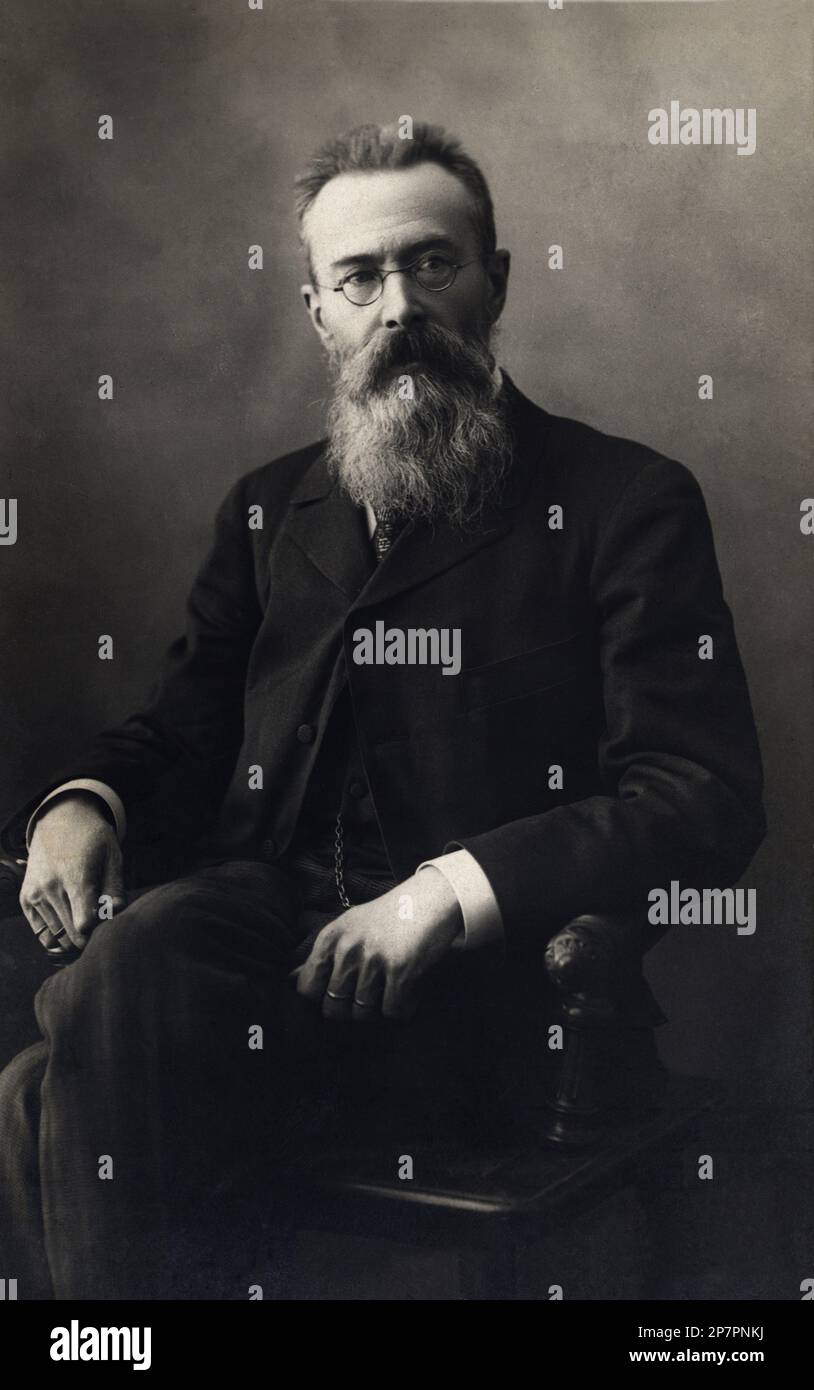 1895 c, RUSSIA : il compositore e insegnante russo NIKOLAI RIMSKY KORSAKOV ( 1844 - 1908 ). Membro dei CINQUE . Compositore molto attivo di Operas , che comprende SADKO e LA NIVELLA , scrisse anche la famosa opera orchestrale SCHEHERAZADE . - Rimsky-Korssakov - DIRETTORE D' ORCHESTRA - COMPOSITORE - OPERA LIRICA - CLASSICA - CLASSICA - RITRATTO - RITRatto - MUSICALE - MUSICA - barba - CRAVATTA - CRAVATTA - RIMSKY-KORSAKOV - lente - occhiali - occhiali --- ARCHIVIO GBB Foto Stock