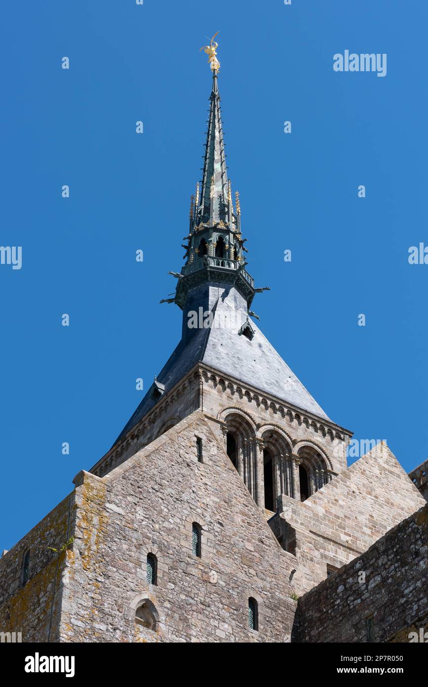 La cima e la guglia del Mont Saint Michel (Francia) Foto Stock