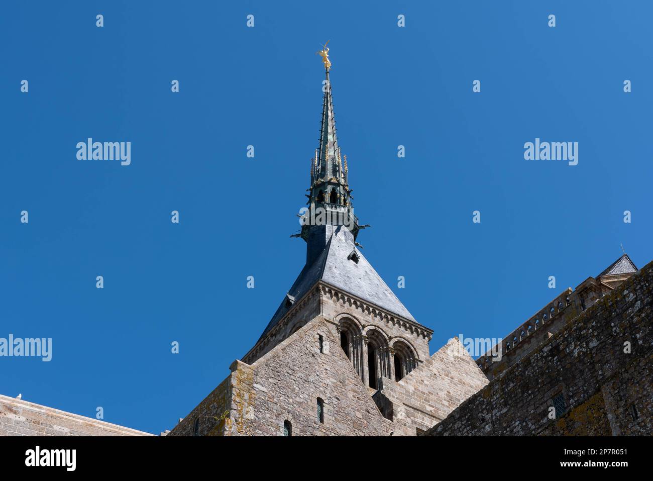 La cima e la guglia del Mont Saint Michel (Francia) Foto Stock