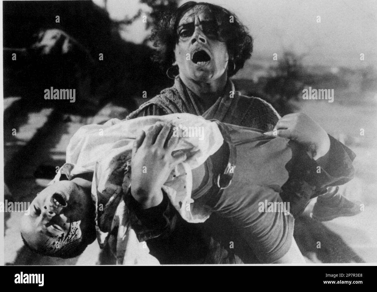 1925 , RUSSIA : il film muto POTEMKIN ( la corazzata Potiomkin ) di Sergei M. EISENSTEIN . - CINEMA MUTO- ATTORE CINEMATOGRAFICO - urlo - grido - BATTAGLIA - BATTAGLIA - FILM - Bronenosets Potyomkin - la corazzata Potyomkin ---- Archivio GBB Foto Stock