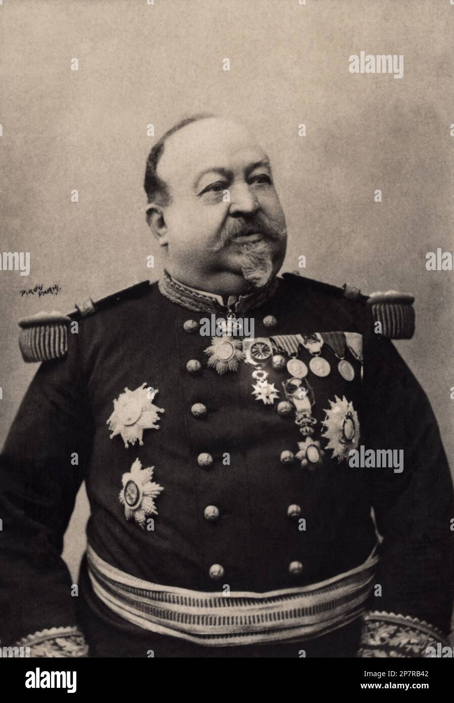 1890 ca : il politico francese Generale ANGE-LAURENT GIOVANNINELLI (nato in Corsica , Pastureccia di Rustinu , 1837 - Sedan , 1903 ). Foto Eugene Pirou . En 1870, il est dans l'infanterie et participe aux campagnes d'Italie et du Mexique. En 1880, il colonnello del nomme. En 1884, l'est envoye' au Tonkin . General de brigade en 1885 . En 1898, l'est membre du Conseil de la Guerre et Inspecteur des Armees . - POLITICO - POLITICA - POLITICA - FRANCIA - FRANCIA - FRANCIA - foto storiche - foto storica - ritratto - ritratto - baffi - barba - barba - barba - barba - baffi - uniforme militare - uniforme divisa mil Foto Stock