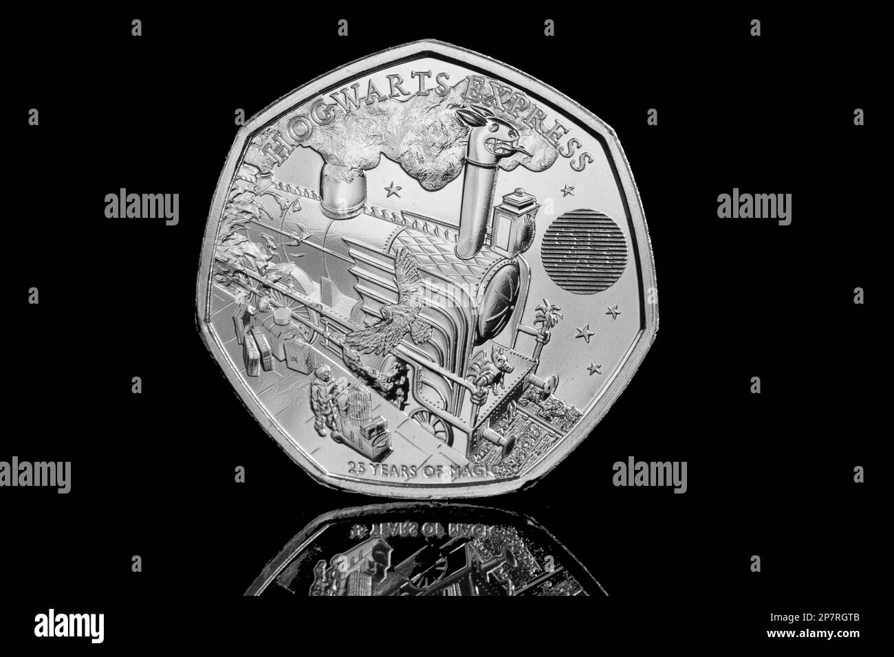 Il rovescio di una moneta da $2022 50p con l'Hogwarts Express per commemorare i 25 anni di Harry Potter Foto Stock