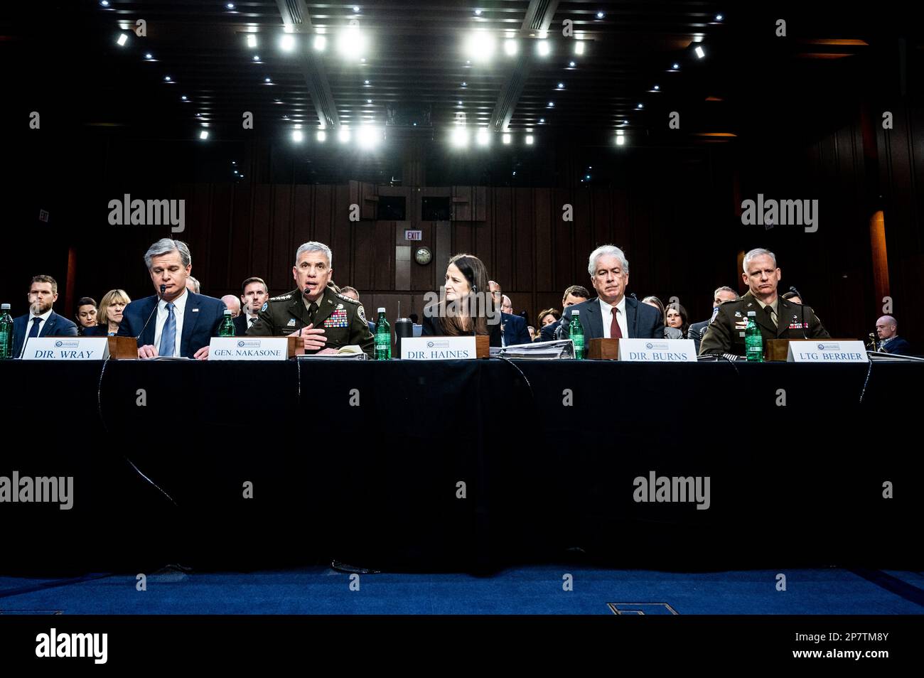 Washington, Stati Uniti. 08th Mar, 2023. Christopher Wray, direttore dell'Ufficio federale delle indagini (FBI), generale Paul Nakasone, direttore dell'Agenzia nazionale per la sicurezza (NSA, Speaking), Avril Haines, direttore dell'intelligence nazionale (DNI), William Burns, direttore dell'Agenzia centrale dell'intelligence (CIA), E il tenente generale Scott Berrier, direttore della Defense Intelligence Agency (DIA) durante un'audizione del Senato Intelligence Committee presso il Campidoglio degli Stati Uniti. Credit: SOPA Images Limited/Alamy Live News Foto Stock