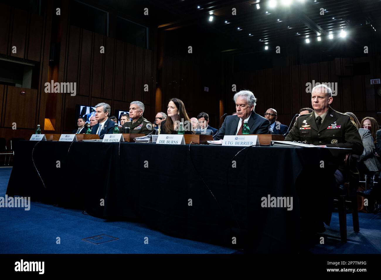 Washington, Stati Uniti. 08th Mar, 2023. Christopher Wray, direttore dell'Ufficio federale delle indagini (FBI), generale Paul Nakasone, direttore dell'Agenzia nazionale per la sicurezza (NSA), Avril Haines, direttore dell'intelligence nazionale (DNI), William Burns, direttore dell'Agenzia centrale di intelligence (CIA), E il tenente generale Scott Berrier, direttore della Defense Intelligence Agency (DIA) durante un'audizione del Senato Intelligence Committee presso il Campidoglio degli Stati Uniti. Credit: SOPA Images Limited/Alamy Live News Foto Stock