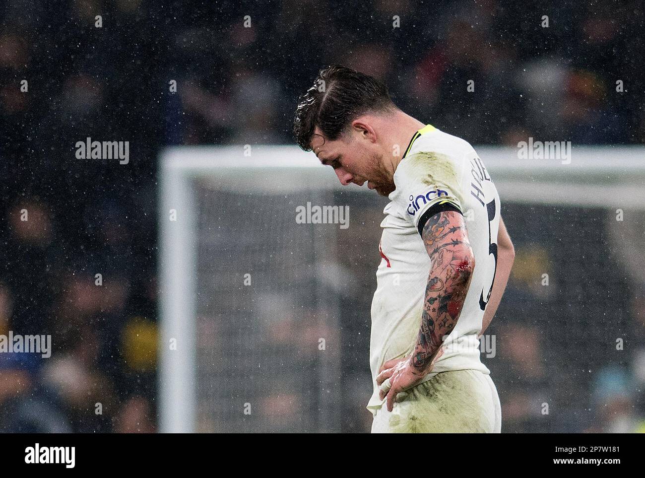 Londra, Regno Unito. 08th Mar, 2023. Pierre-Emile Hojbjerg di Tottenham Hotspur sconsolato. UEFA Champions League 16, 2nd tappa, Tottenham Hotspur contro Milano allo stadio Tottenham Hotspur di Londra mercoledì 8th marzo 2023. Questa immagine può essere utilizzata solo per scopi editoriali. Solo per uso editoriale. pic by Sandra Mailer/Andrew Orchard sports photography/Alamy Live news Credit: Andrew Orchard sports photography/Alamy Live News Foto Stock