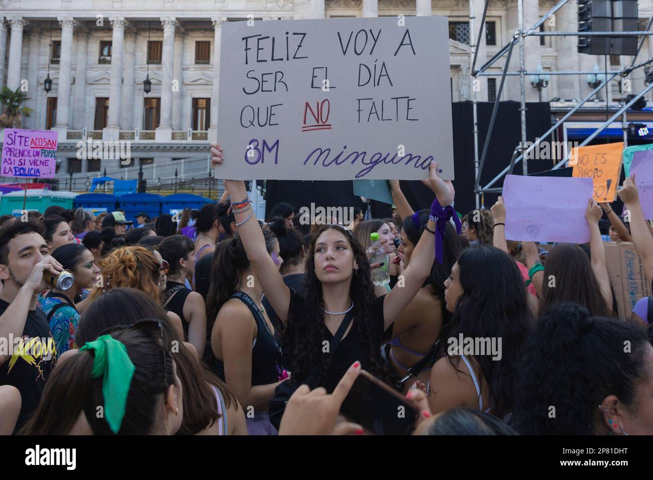 Buenos Aires, Argentina, 8th marzo 2023. Nella Giornata internazionale della donna del 8M si sono svolte marce, soste lavorative, mobilitazioni e riunioni per rendere visibili le richieste più urgenti delle donne. (Credit: Esteban Osorio/Alamy Live News) Foto Stock