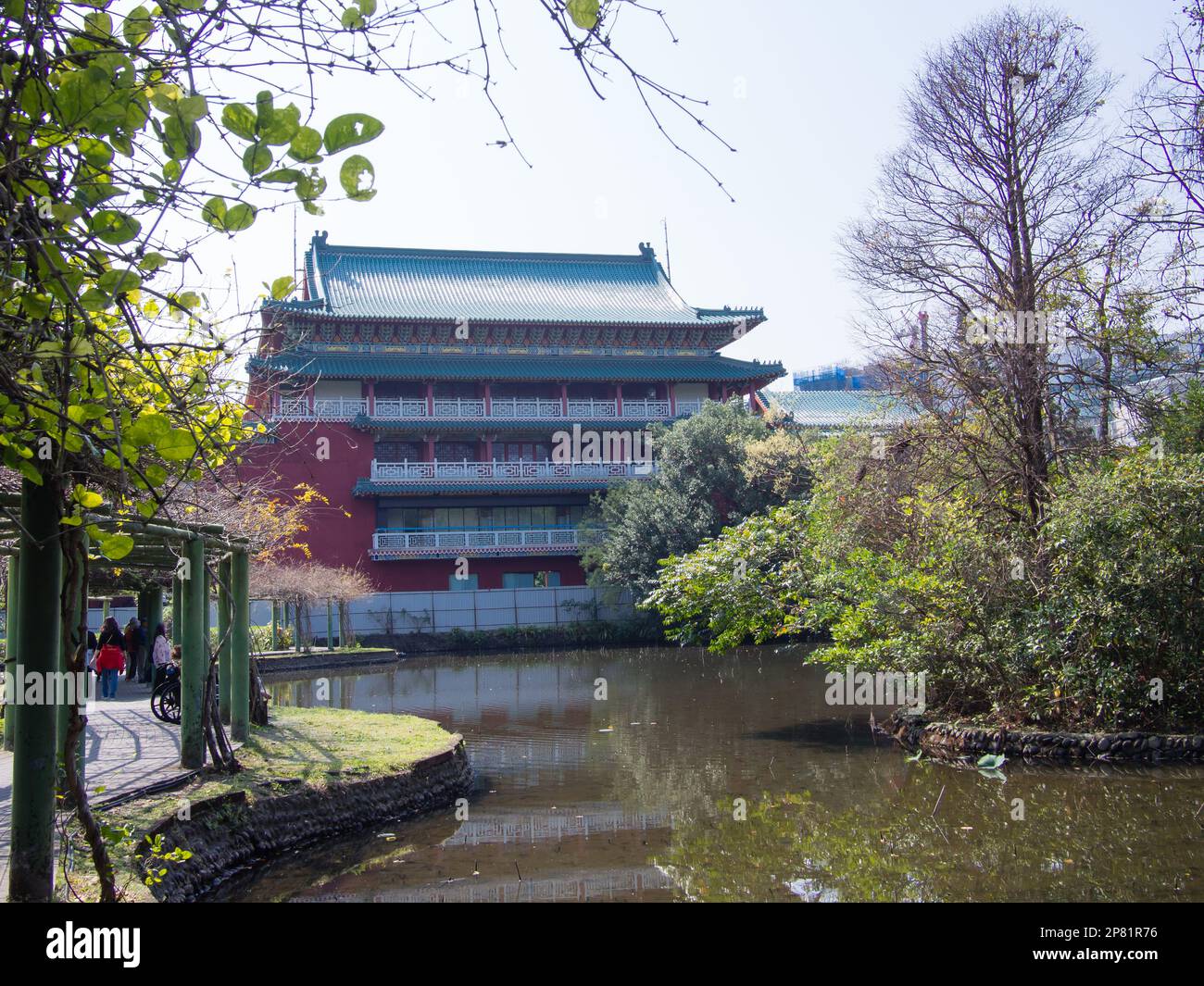Il Museo Nazionale di Storia a Taipei, Taiwan, visto dal Giardino Botanico di Taipei. Foto Stock