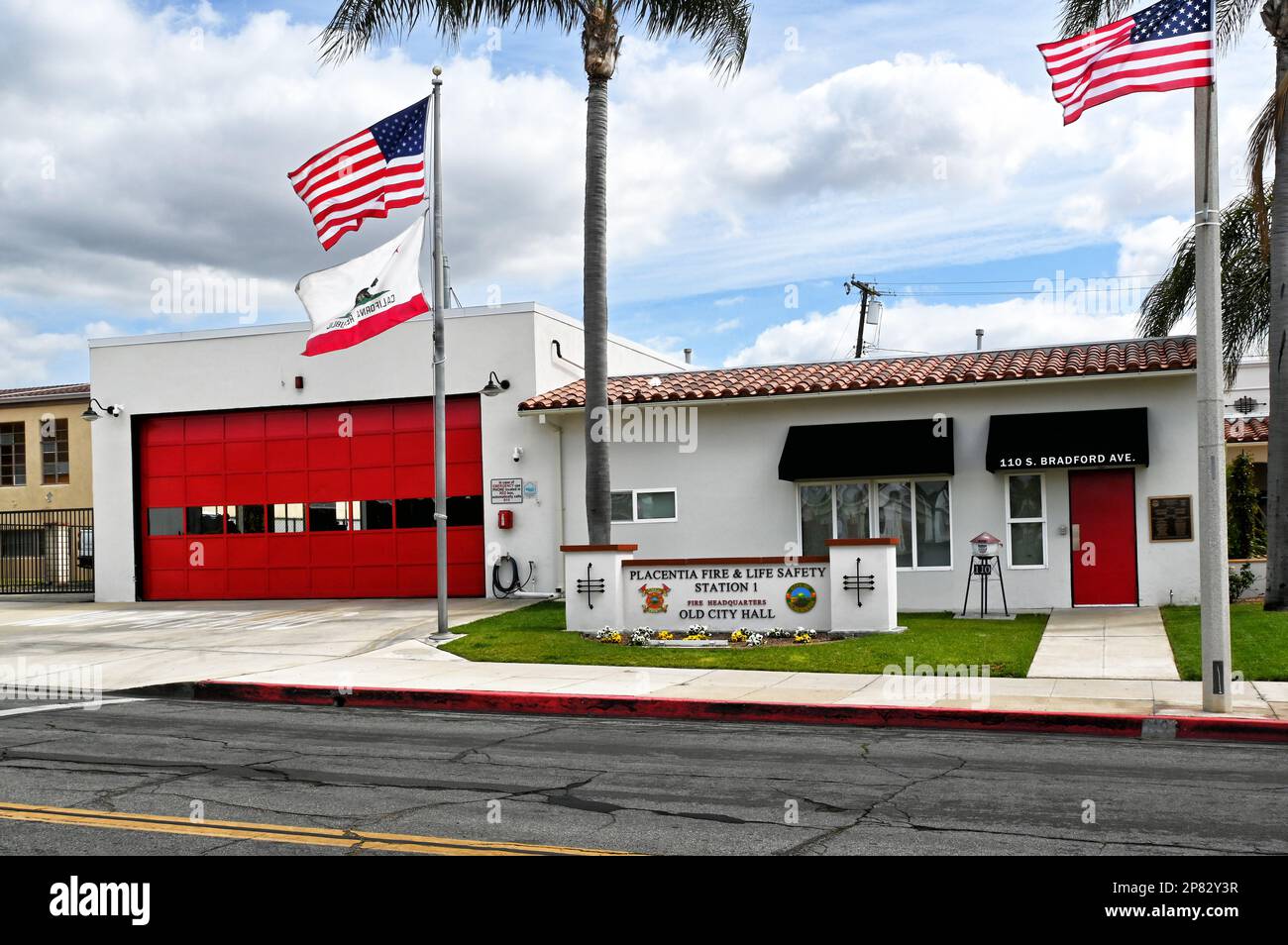 PLACENTIA, CALIFORNIA - 8 MAR 2023: Placentia Fire and Life Safety Station 1 su Bradford Avenue nella città vecchia. Foto Stock