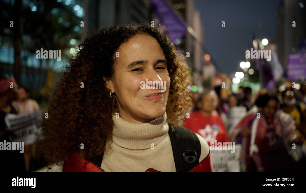 São Paulo SP Brasile Marzo 08 2023 le donne marcia sui diritti sulla Giornata Internazionale della Donna. Credit: CRIS FAGA/Alamy Live News Foto Stock