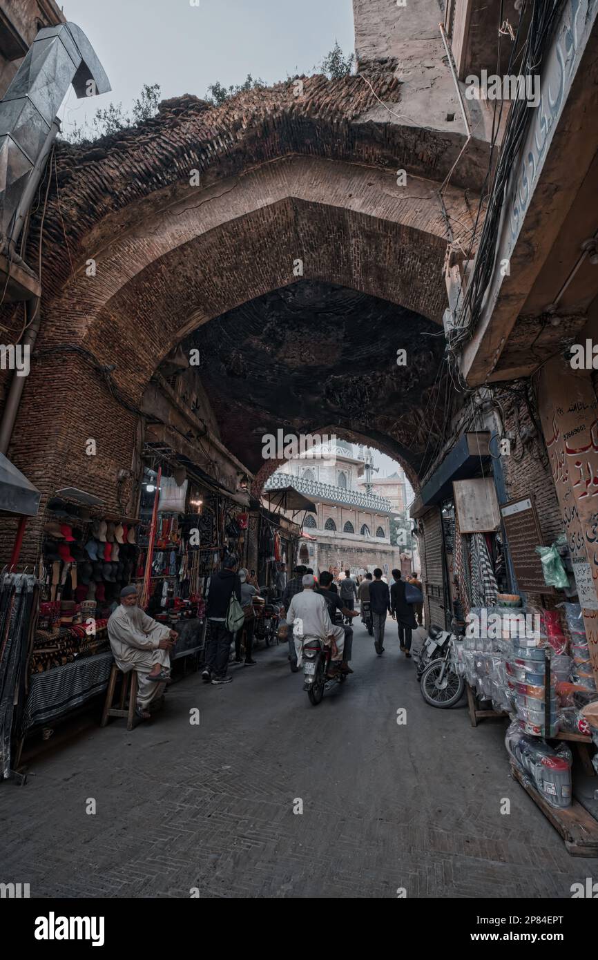 Delhi Gate si trova nella parte orientale della città e si affaccia Delhi, che era la capitale dell'impero Mughal. È stato il passaggio principale dei re Mughal Foto Stock
