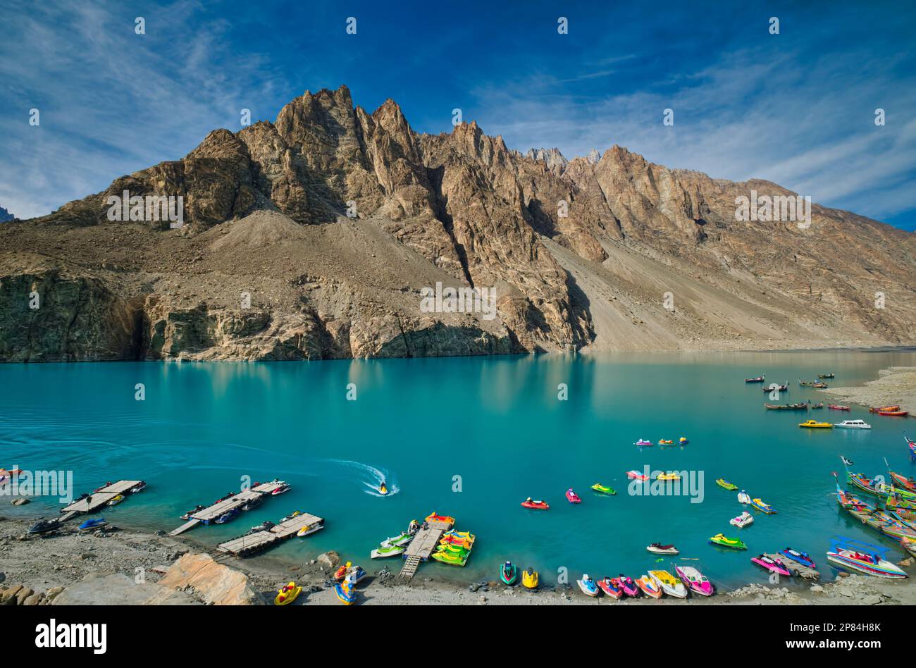 Si formò nel 2010 dopo una grande frana nella zona, che distrusse Attabad Village. Il flusso del fiume Hunza era bloccato, e l'acqua sta Foto Stock